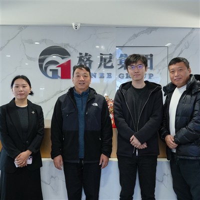 Indónesískur viðskiptavinur framkvæmir-staðskoðun hjá GNEE Titanium Materials...